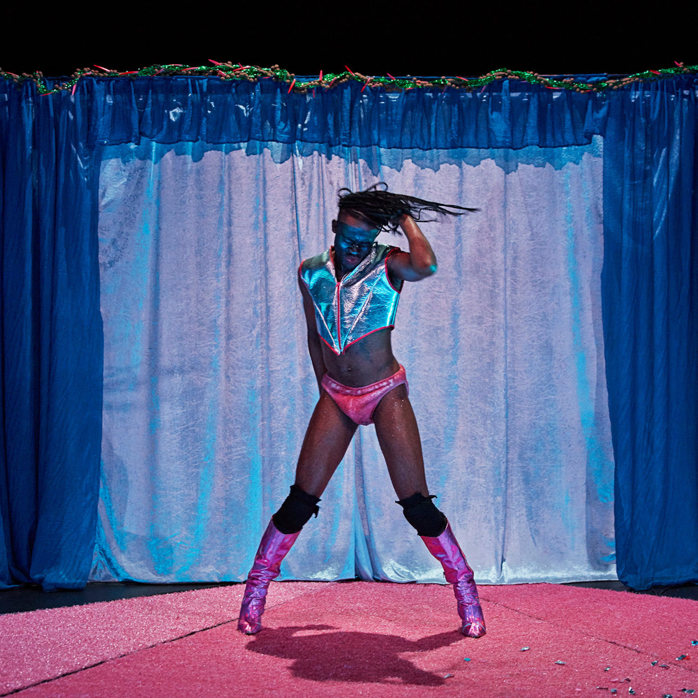 Anthony Martine et Mérendys Martine dans la pièce Quand on dort on n'a pas faim, avec une création lumière de Jérôme Baudouin, créateur lumière en danse, théâtre et spectacle vivant.